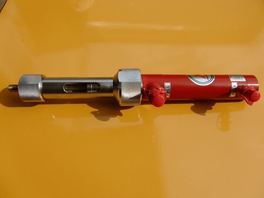 油圧注入ガン