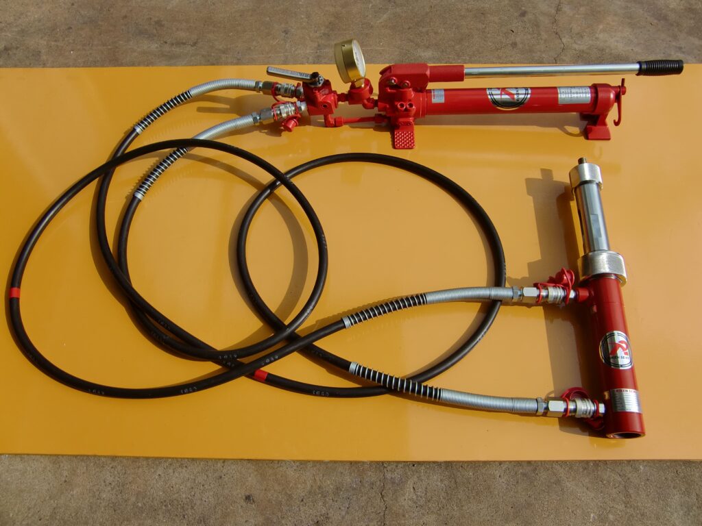 組合せ例 油圧注入ガン+高圧ゴムホース+手動ポンプ